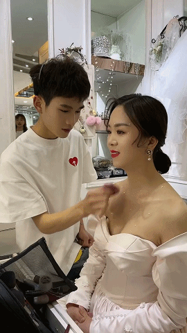 12个美女GIF图：也不怕蹭秃噜皮