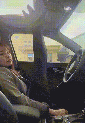 大美女GIF：没啥，就是家大业大！