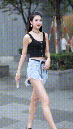 12个美女GIF图：也不怕蹭秃噜皮