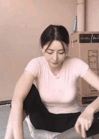 12个美女GIF图：也不怕蹭秃噜皮