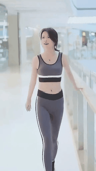 12个美女GIF图：也不怕蹭秃噜皮