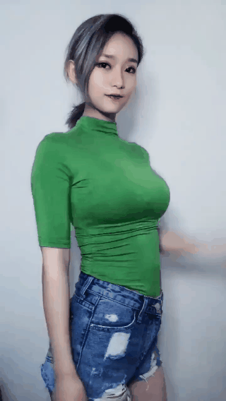 有特色的美女GIF图片：今天你绿了吗？