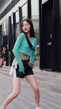 有特色的美女GIF图片：今天你绿了吗？