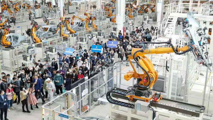 产线、机器人和“黑灯”工厂 恒驰的底气是什么？-锋巢网