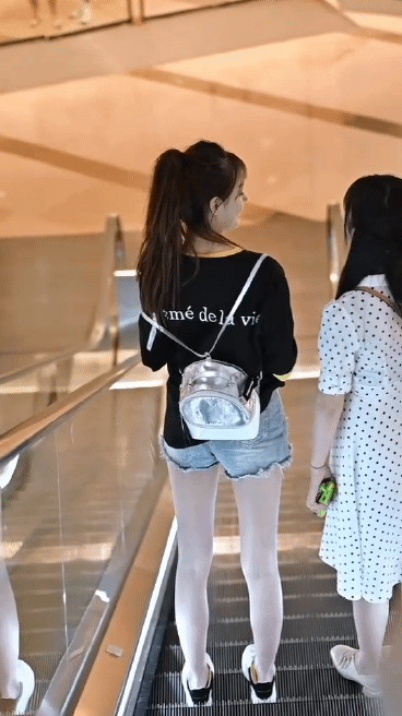 秀色可餐的美女GIF动图：直腿硬拉，练股二和臀！