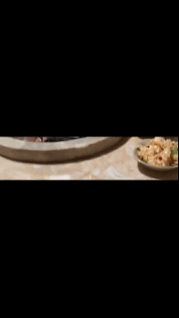 激情GIF动态图：坐游艇享受着海风