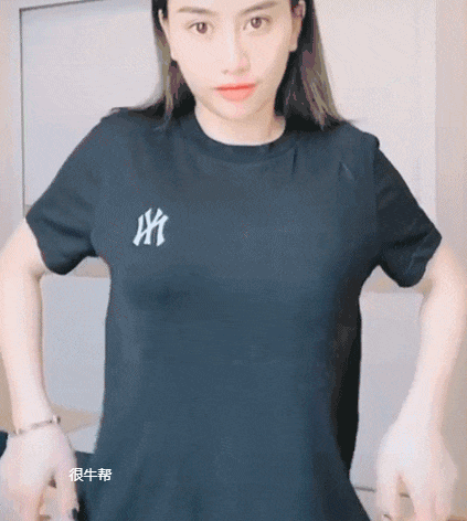 美丽女生GIF：露脐装又叫美丽的负担