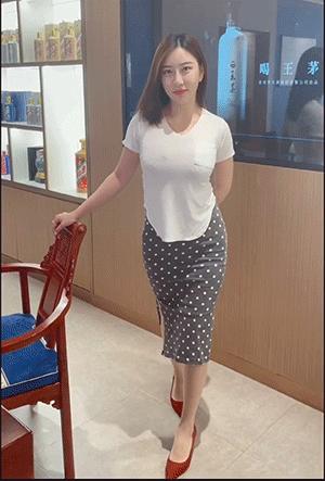 风骚美女动图：风情万种，只与你说！