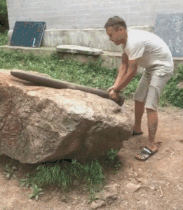 很搞笑的GIF图片:自从有了狗,再没上过老婆床