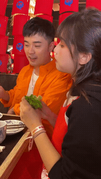 很凶的美女GIF图片：星球争霸现场上演星球争霸！