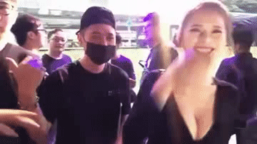 爱笑的美女动态图：笑得花枝乱颤，大概是最好的模样！