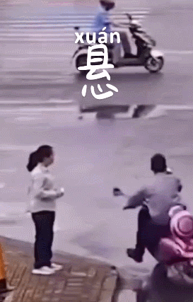 有趣的GIF动图:在大货车的内轮差区域漂移,成龙大哥都不敢这么演