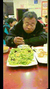 爆笑的GIF动图:还有这种操作?我猜他在脑补!