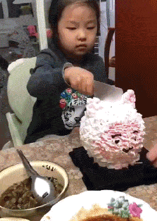 爆笑的GIF动图:还有这种操作?我猜他在脑补!