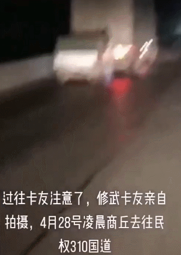 暴搞笑的GIF:小姑娘太认真了!这是不想让闺蜜嫁出去吗?