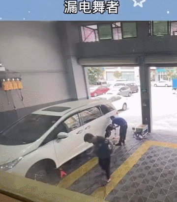 笑晕了的GIF动图:刚开始以为是个伪大师,结果是真神!