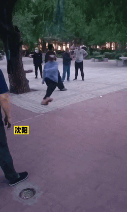 爆笑动图GIF图:父母才是真爱,而你只是意外!