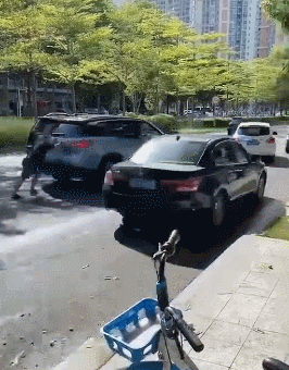 经典的GIF图片:这柔软的工作还招人吗?
