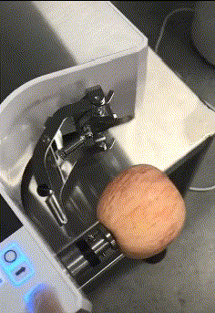 很好笑的GIF:小哥在给别人理发呢,还是在做饭呢?