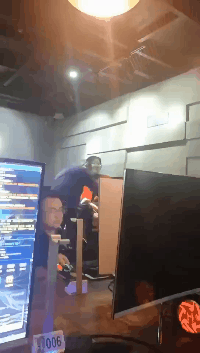 爆好笑的GIF:公司活动!好想体验体验!