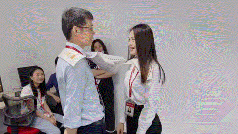 爆好笑的GIF:公司活动!好想体验体验!