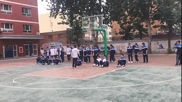 搞笑动图GIF图片:能不能给介绍一下,我也不想努力了