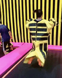 搞笑动图GIF图片:能不能给介绍一下,我也不想努力了