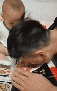 笑死人的GIF图片:爸爸带娃,每一个爸爸都是坑!