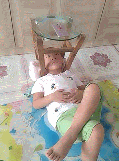 爆笑动图GIF图:太TM尴尬了,不如跳个舞!