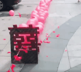 爆笑动图GIF图:太TM尴尬了,不如跳个舞!
