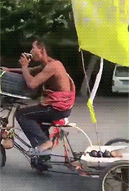 爆笑的GIF动态图:这年头,谁还不是个舔狗!