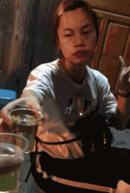爆笑的GIF动态图:这年头,谁还不是个舔狗!