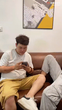 笑晕过去的GIF:好好的婚礼被搞成这样,求新郎心理阴影