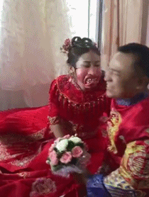 笑晕过去的GIF:好好的婚礼被搞成这样,求新郎心理阴影
