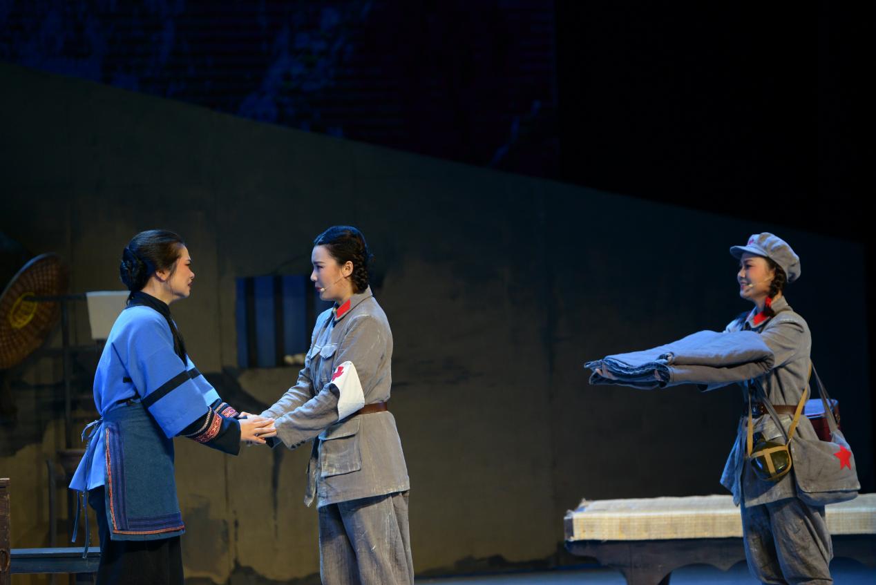 赞湖南艺术职院原创独幕剧半条被子正式公演