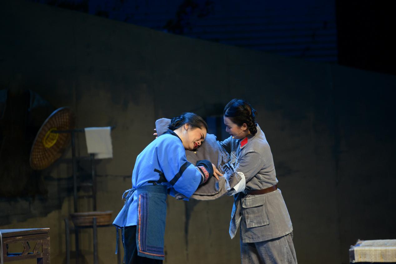 赞湖南艺术职院原创独幕剧半条被子正式公演