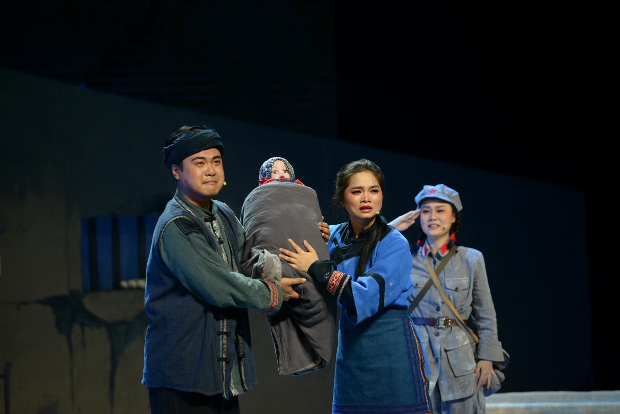 赞湖南艺术职院原创独幕剧半条被子正式公演