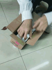 爆笑GIF动态图:等了好久终于等到你了,太开心了!