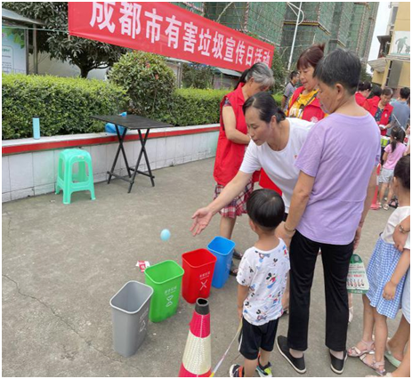 永安垃圾分类宣传新时尚 魔术表演脱口秀玩转游乐场