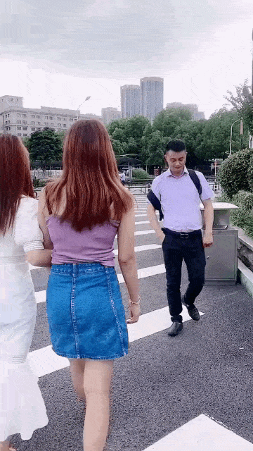 爆笑GIF趣图:这马不讲武德!