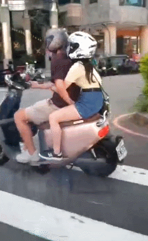 肉肉的美女邪恶GIF图片:可不要躺平,为了她也得支棱起来