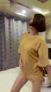 邪恶美女动图：那个词童颜巨乳，真的很​贴切！​ 美女动图 第3张