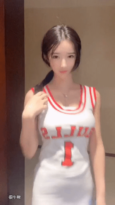高级内涵美女动态图：女朋友就是用来玩的 美女动图 第6张