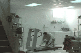 搞笑动图GIF:这一定是亲姐姐,才让弟弟这样玩!