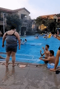 爆搞笑的GIF图片:孩子静悄悄,必定在作妖