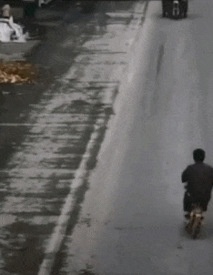 搞笑GIF动图：印度人玩摩天轮真牛，请勿模仿