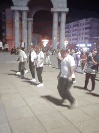 搞笑动图:这年头生娃就是来玩的!