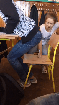 搞笑动态图:关键时刻,还是得兄弟上!