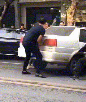 雷人动图图片:孩子不知道是怎么了,一写作业就犯困!