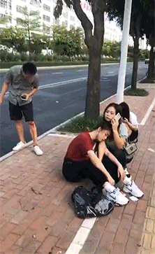 爆笑的GIF动图:这,是喜欢上了新郎?故意的?